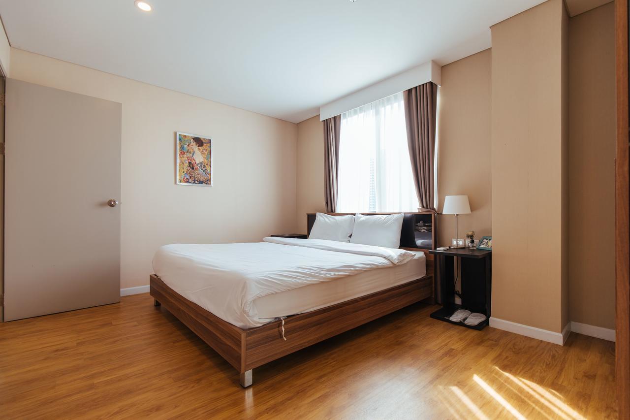 Roomme Hospitality Nang Linchee Branch Бангкок Экстерьер фото
