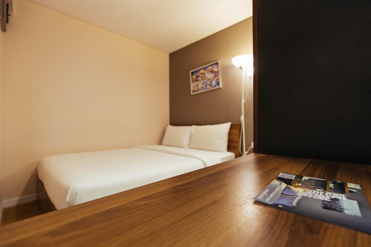 Roomme Hospitality Nang Linchee Branch Бангкок Экстерьер фото